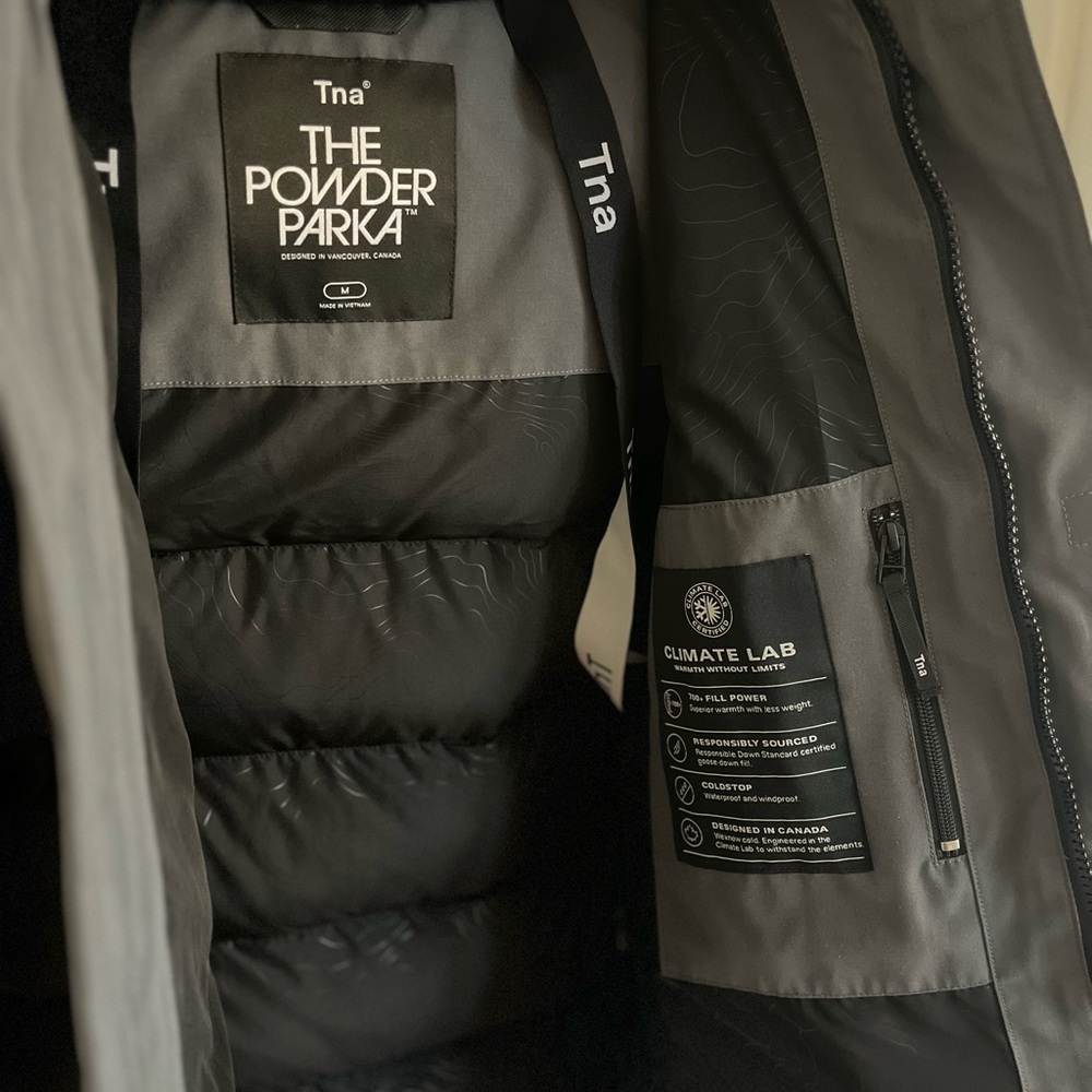 Aritzia Grey TNA Puffer. - Picture 6 of 9